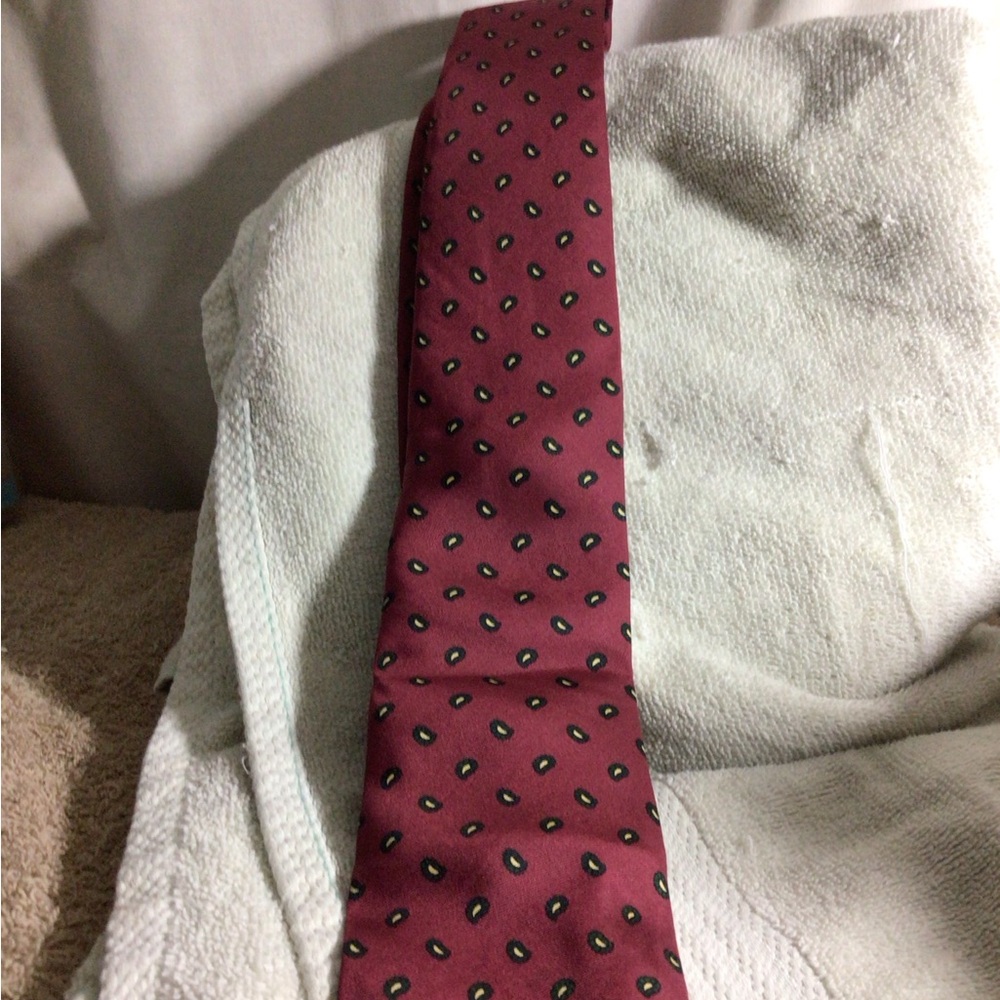 Brooks Brothers Burgundy Silk Tie with Small Paisley Motif